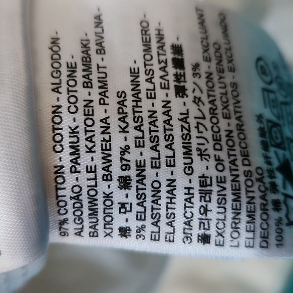 Levis perfectly slimming 512 jean shorts - Picture 7 of 7